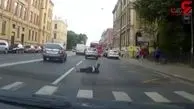 لحظه تصادف هولناک دختر جوان در خیابان+فیلم