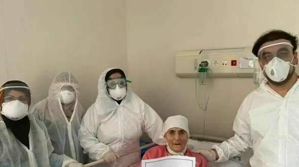 زن 90 ساله قمی کرونا را شکست داد + عکس