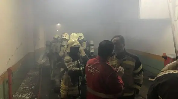 آتش نشان ها اجازه ورود به ساختمان را نمی دهند/ قادر به حل مشکلات دانشجویان نیستیم