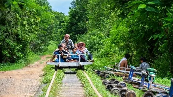 عجیب ترین وسایل نقلیه عمومی در سراسر دنیا+تصاویر