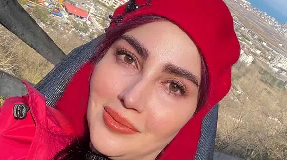 محاله حدس بزنید این خانم جذاب کدام بازیگر نون خ است ! + عکس های زیبایش خارج از سریال