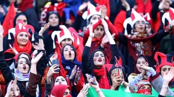 ایران – روسیه با حضور تماشاگران خانم در آزادی 