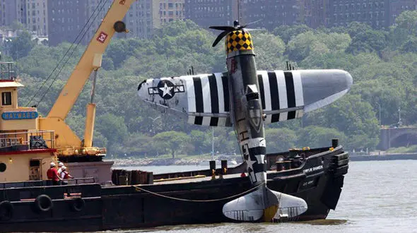 یک کشته بر اثر سقوط یک هواپیمای جنگ جهانی دوم در آمریکا + عکس