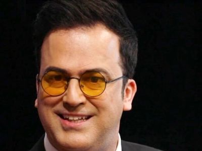 خوانندگی شاد و شنگول حامد آهنگی با آهنگ معروف مثلاً روم زوم کنی برای کشف استعداد/ مهمون از خنده غش کرد+فیلم
