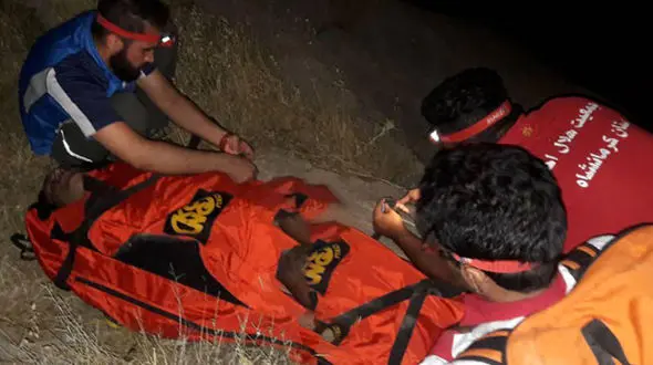 نجات مرد ۳۸ ساله از ارتفاعات طاقبستان کرمانشاه