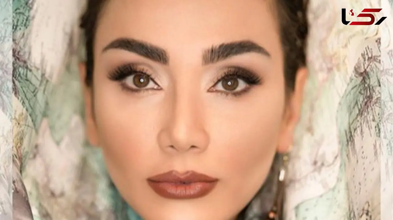 نگاهی به چیدمان  شاهانه و سنتی خونه مجردی خاطره حاتمی / از مبلمان کلاسیک تا تابلوی هنری و گل‌های انرژی بخش