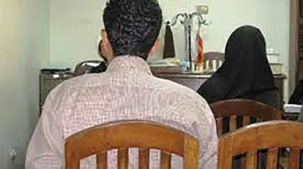 شهاب توی چشمانم خیره شد و گفت دو همکار خانم عاشق او شده اند / طلاق می خواهم!