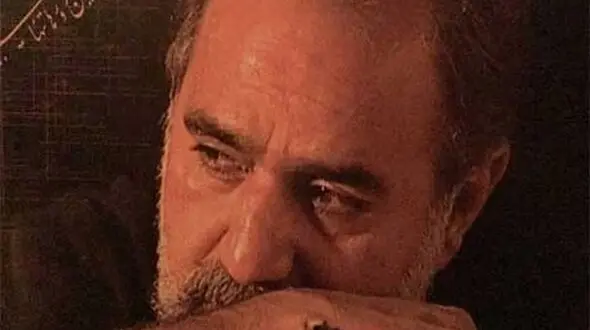 تخم مرغ یک رنگ است اما وقتی شکستی‌اش دو رنگ می‌شود
