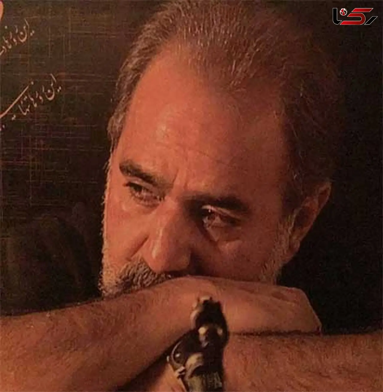 تخم مرغ یک رنگ است اما وقتی شکستی‌اش دو رنگ می‌شود