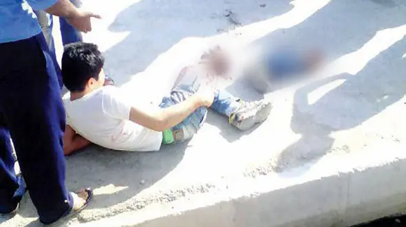 قطع پای کودک با ساطور در  کهگیلویه و بویر احمد + عکس