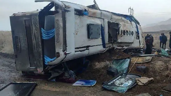 واژگونی یک دستگاه اتوبوس با 28 مسافر