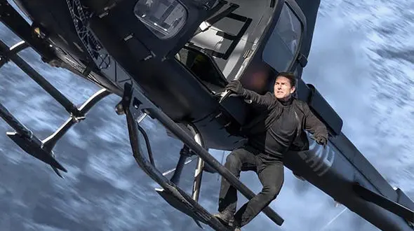 خطرناک ترین بدلکاری / پرش تام کروز با موتور + فیلم