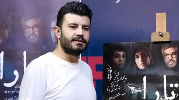 فیلم آواز باشکوه پیمان طالبی مجری صدا و سیما ! / هر عشقی میمیرد خاموشی میگیرد + عکس زن زیبایش