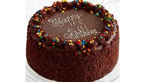 کیک تولد جان 18 میهمان جشن را گرفت