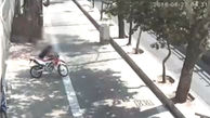 فیلم دزدیدن موتور به راحتی آب خوردن در خیابان وحدت اسلامی تهران