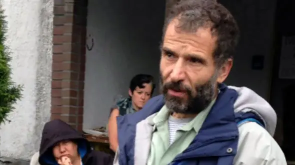 ناگفته های تلخ کارتن‌خواب ایرانی در کانادا + عکس