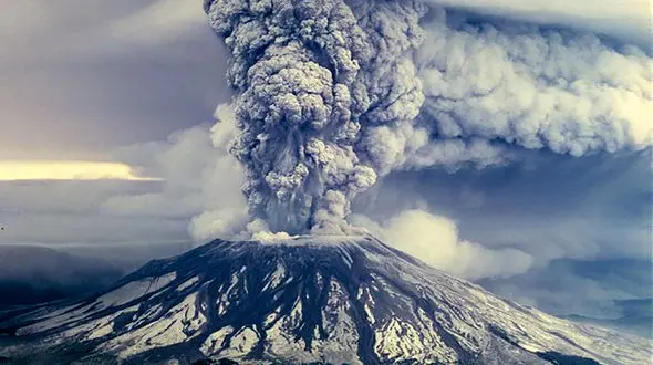 این جزیره را خاکستر آتشفشانی پوشاند + فیلم