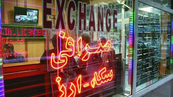 صالح آبادی در بازدید از صرافی‌ ها: صف‌ مقابل صرافی‌ ها جمع می‌ شود 