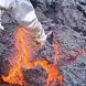 فیلم / دانشمندان جان خود را به خطر انداختند؛ نمونه‌ برداری از گدازه‌ های مذاب آتشفشان