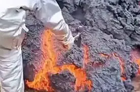 فیلم / دانشمندان جان خود را به خطر انداختند؛ نمونه‌ برداری از گدازه‌ های مذاب آتشفشان