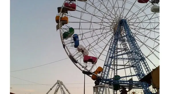 نحسی 13 در شهر بازی برازجان / سقوط مرگبار مادر و کودک از چرخ و فلک