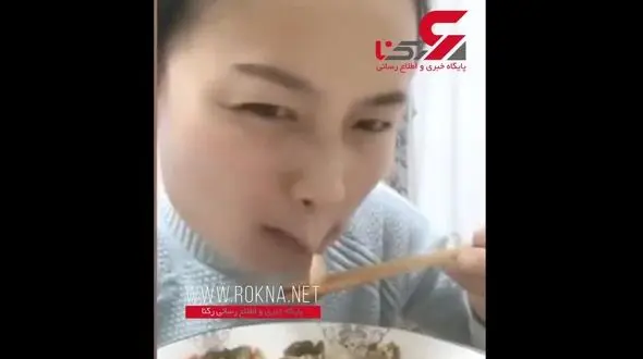 خرچنگ پخته لب مشتری را گاز گرفت !+فیلم