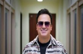 فیلم  / زنه جلوی شوهرش:امین حیایی و گلزار هم خوشگلن هم خوش تیپ ازشون خیلی خوشم میاد/حامد آهنگی  کپ میکنه : آقا ببین چی میگه ...