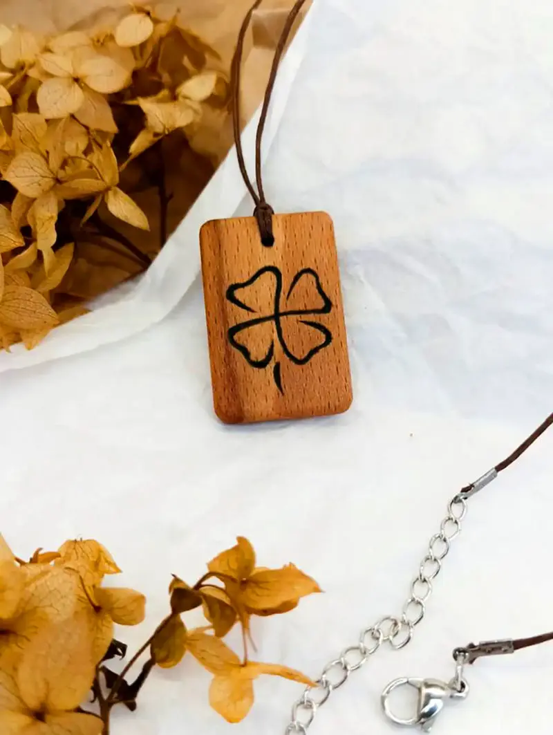 مدل گردنبند چوبی شبدر