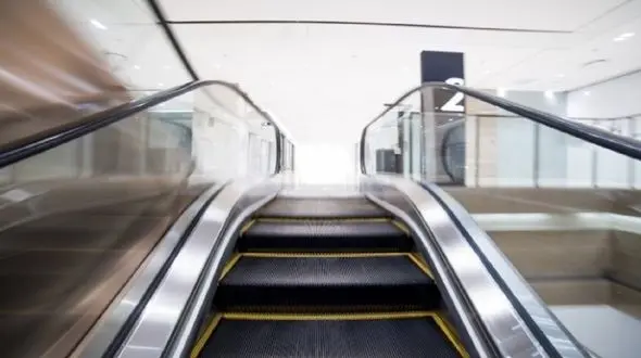  اکثر پله برقی های شهری تهران از کار افتاده است / سالمندان و بیماران در عذاب + فیلم