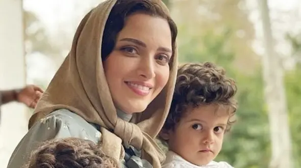 فیلم/جشن تولد شاهانه 6 سالگی آوینا و آنیتا، دوقلوهای دوست داشتی بهنوش طباطبایی در سریال «سووشون» با تم پرنسسی/ جلوه های زیبای خدا تولدتون مبارک...!
