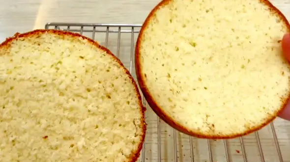 آموزش کامل پخت کیک اسفنجی نرم و لطیف مثل ابر + فیلم