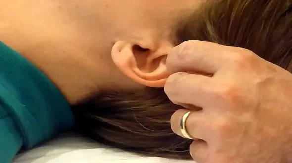 دو دردی که با  ماساژ گوش کاهش می یابد +فیلم