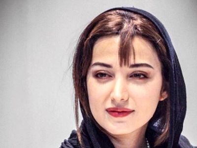 سبک زندگی جالب روشنگ گرامی با قیافه خواب آلود در جشن تولد دوستش
