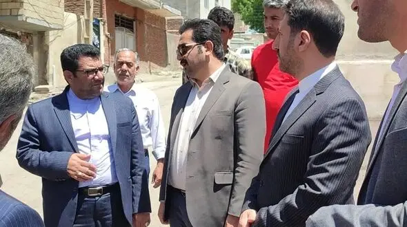 احداث چمن مصنوعی و سالن ورزشی در روستای آتش بیگ هشترود