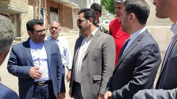 احداث چمن مصنوعی و سالن ورزشی در روستای آتش بیگ هشترود