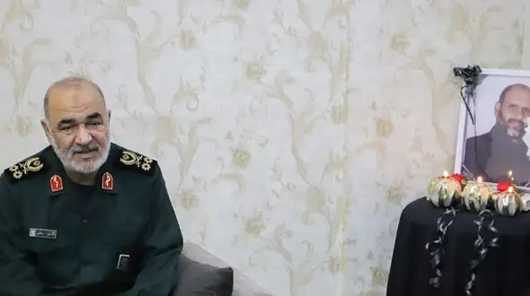 نگاهی به خانه ساده و بدون تجملات سردار سلامی /  مبلمانی معمولی با فرش ماشینی+عکس/ لباس هایی سردارشهید  در لحظه شهادت بر تن داشت ! + عکس ها