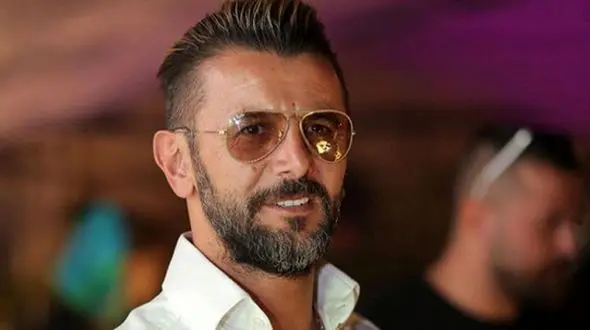 مردم مشهد امین حیایی را محاصره کردند