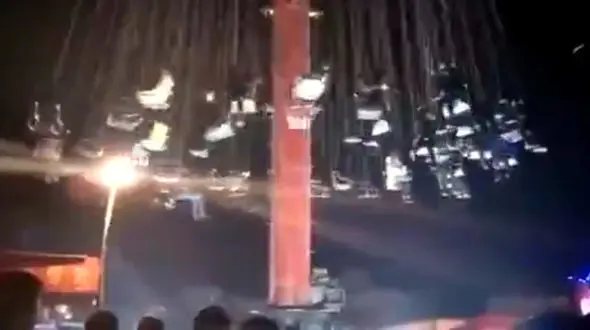 فیلم لحظه حادثه وحشتناک برای گردشگران خارجی در شهربازی