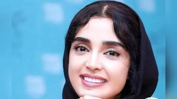 نگاهی به استایل پاییزی با رنگ پاییزی الهه حصاری بازیگر ایرانی + عکس/ چه چشم نواز