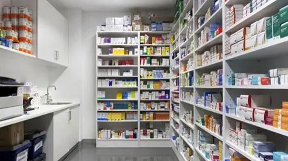 بازدید سرزده وزیر بهداشت از یک داروخانه در مشهد + فیلم