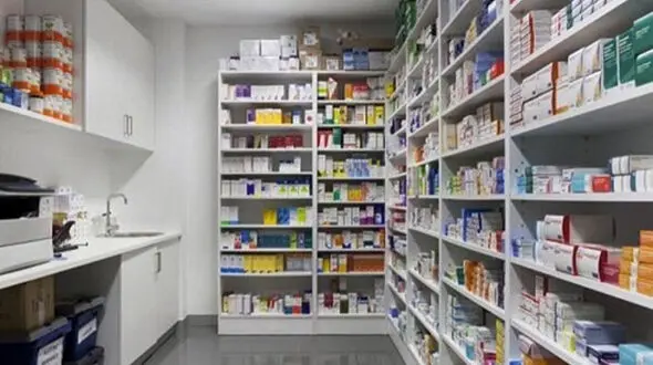 بازدید سرزده وزیر بهداشت از یک داروخانه در مشهد + فیلم