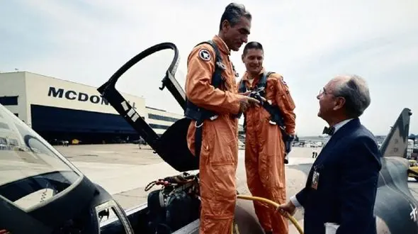 سفر در زمان /  وقتی محمدرضا پهلوی «گربه» را به «عقاب» ترجیح داد / بازخوانی بزرگترین «لابی» نظامی تاریخ درباره دو هواپیمای امریکایی + عکس ها