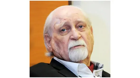 عکس روزنامه نگار قدیمی ایران در دوران دبستان / او سال گذشته از دنیا رفت