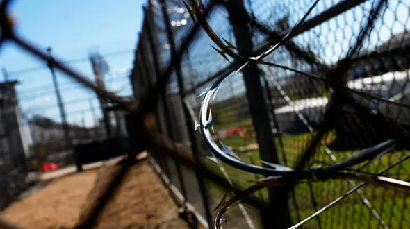 آینده تاریک زندانیان لوئیزیانا: وقتی هوش مصنوعی حکم زندان می‌دهد