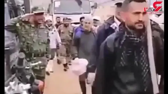 حرکت زیبای  افسر یگان ویژه پلیس به امدادگران در سیل پلدختر + فیلم 