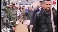 حرکت زیبای  افسر یگان ویژه پلیس به امدادگران در سیل پلدختر + فیلم 
