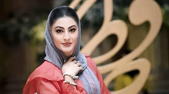 مریم مومن از استایل جیغ خود رونمایی کرد / این تیپ اصلا برازنده خانم بازیگر نیست + عکس
