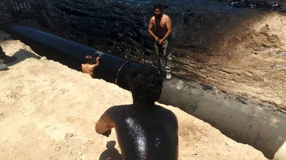 در دمای 60 درجه کار می کنیم اما حق ما داده نمی شود؛ این صدای کارکنان صنعت نفت است + فیلم