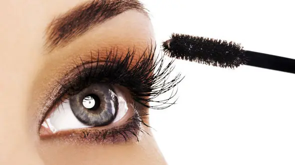 ترفندهای آرایشی هنگام ریمل زدن مژه ها