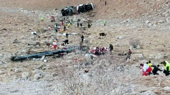 پیدا شدن زنده راننده اتوبوس سانحه‌دیده تهران–یاسوج 